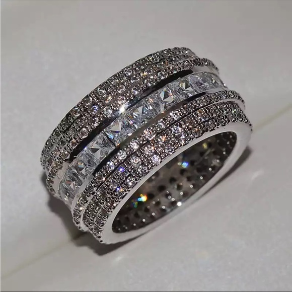 New Women’s 925 Silver Luxury Diamond Ring - Picture 2 of 4